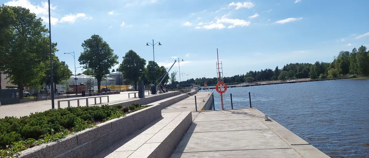 Porin jokiranta ja satama päivänvalossa